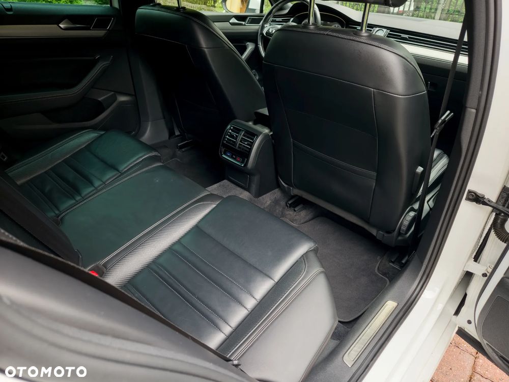 Volkswagen Passat - 19