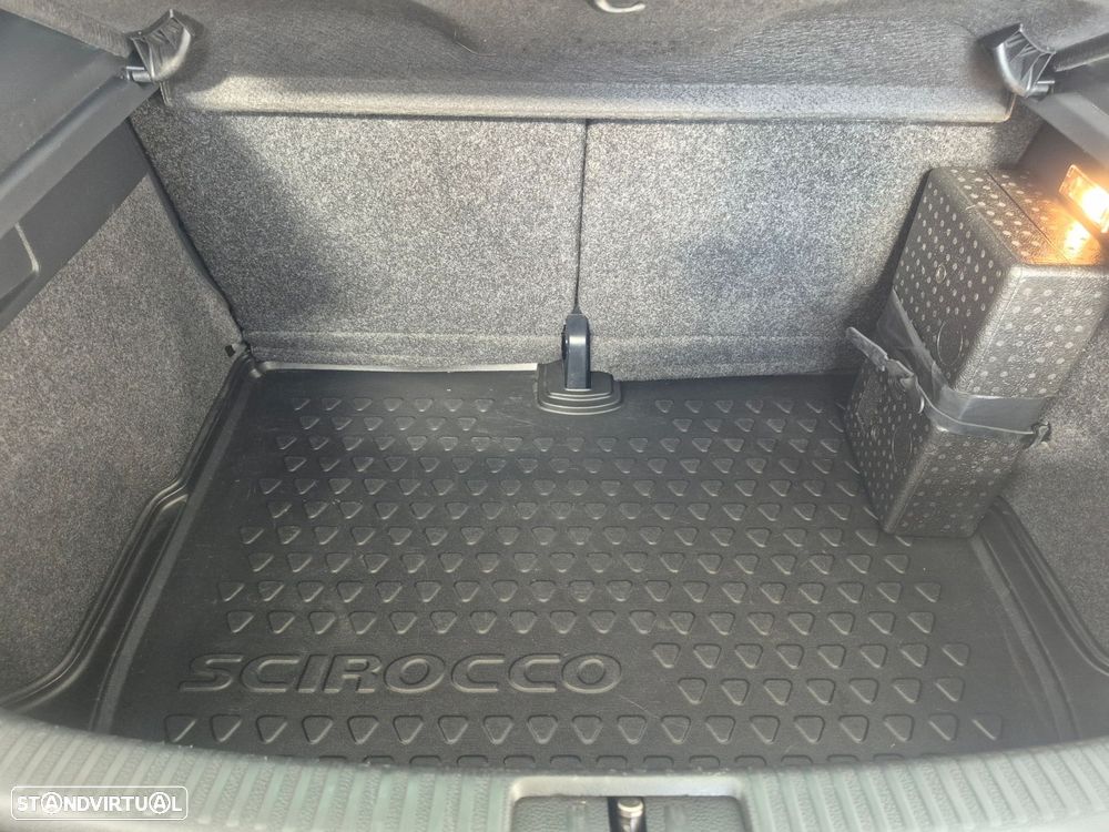 VW Scirocco 2.0 TDI Sport DSG - 32