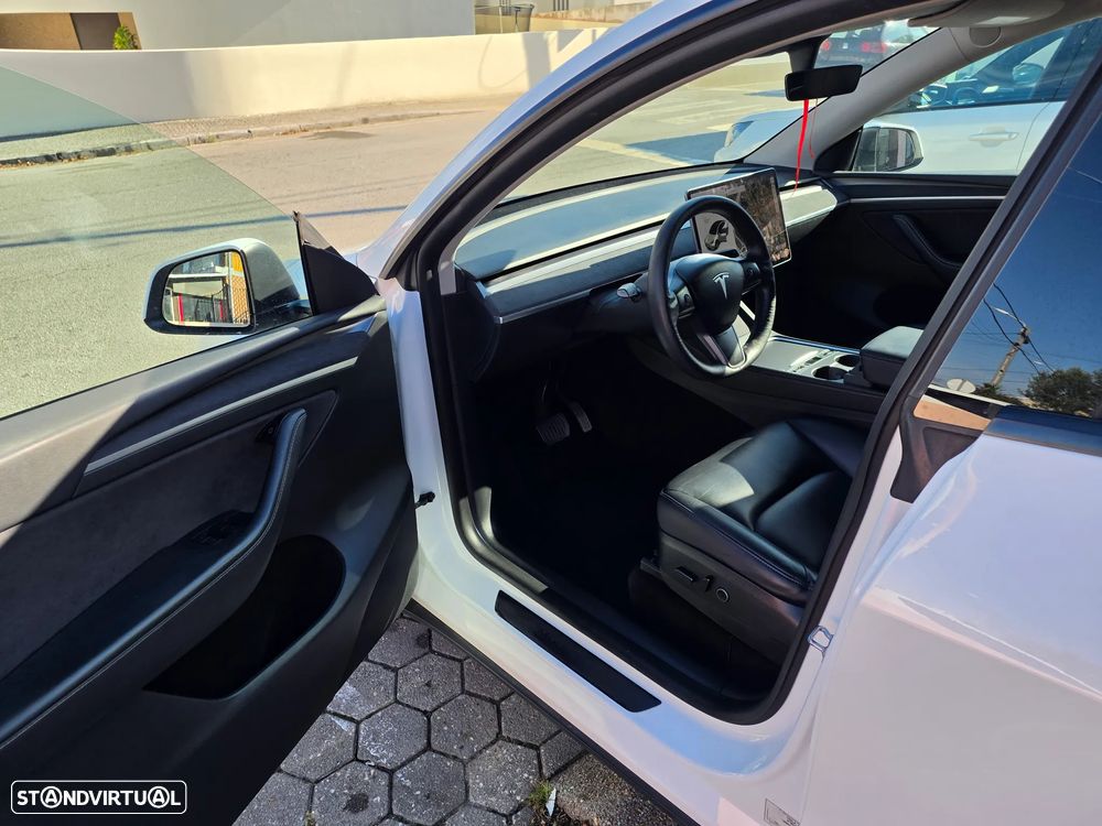 Tesla Model Y Long Range Dual Motor AWD - 12