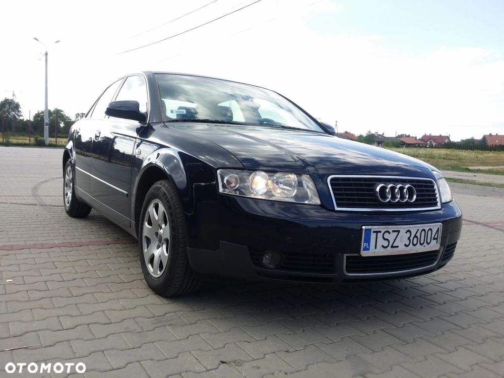 Audi A4 Limousine - 1