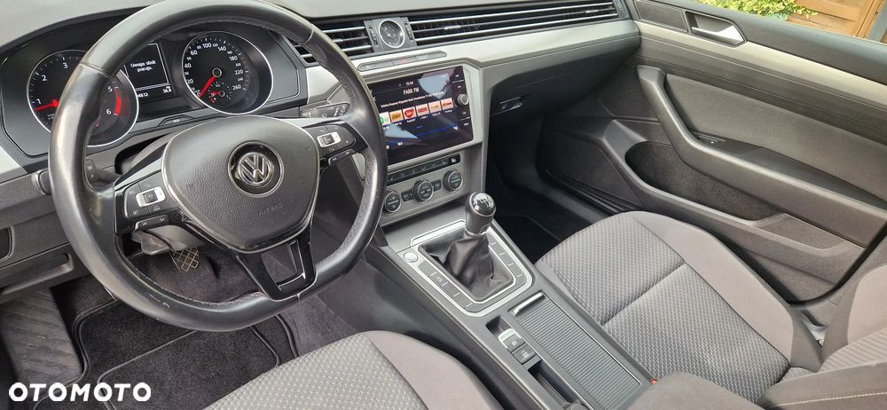 Volkswagen Passat 2.0 TDI SCR Trendline - 5