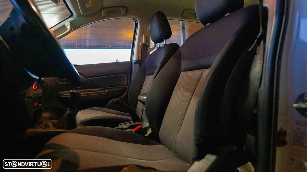 Mitsubishi L200 2.3 DI-D CD Invite 4WD - 20