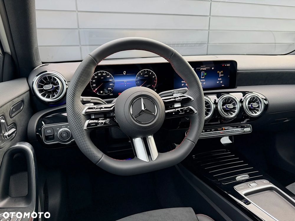 Mercedes-Benz Klasa A 220 4-Matic AMG Line 8G-DCT - 13
