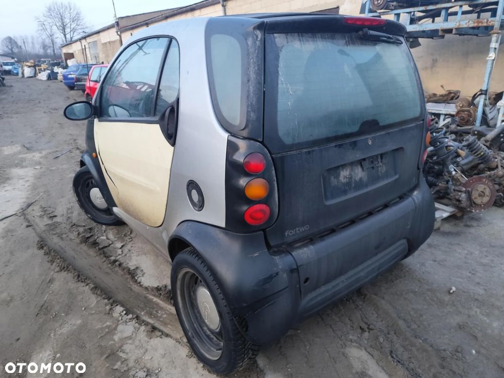 smart fortwo maska zderzak lampa grill błotnik drzwi zbiornik paliwa szyba lusterko klamka klapa - 4