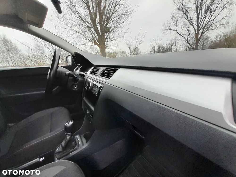 Skoda RAPID 1.2 TSI Ambition - 17