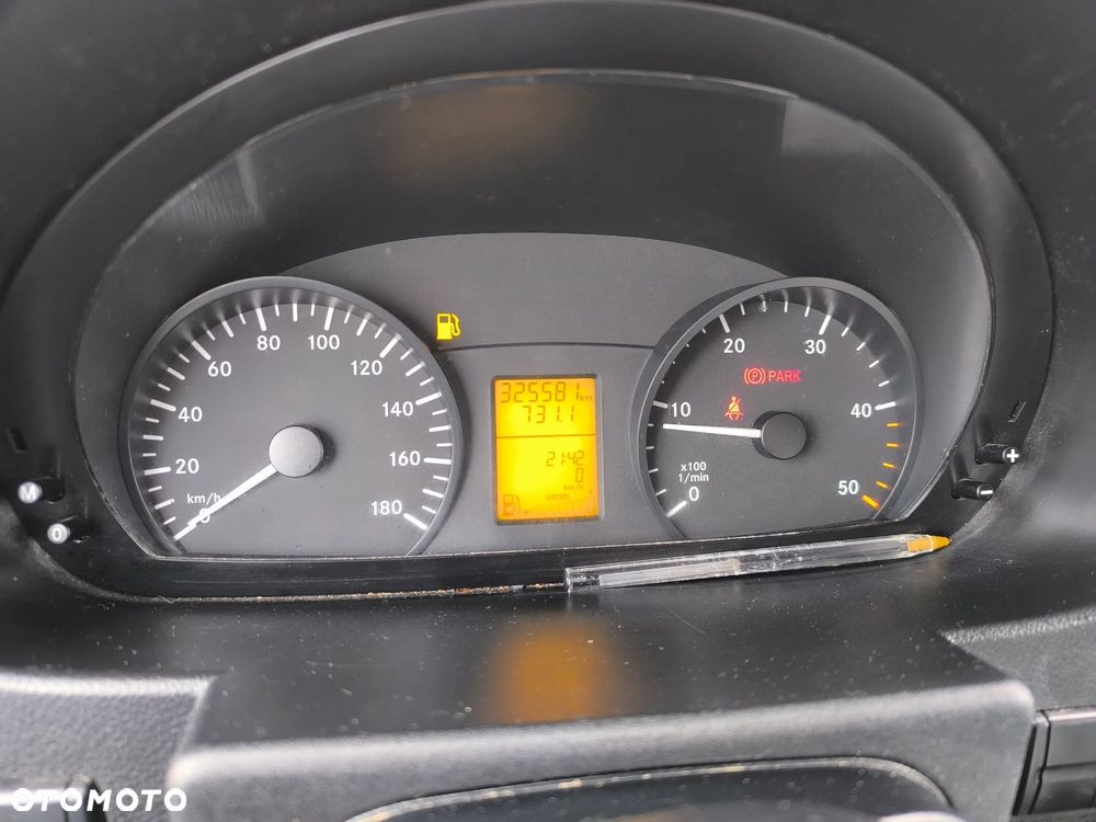 Mercedes-Benz Sprinter - 8