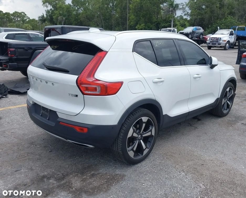 Volvo XC 40 T5 AWD Inscription - 4