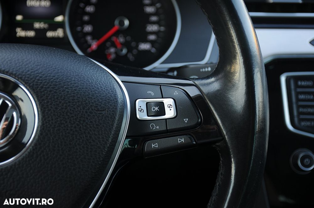 Volkswagen Passat 2.0 TDI Highline - 25