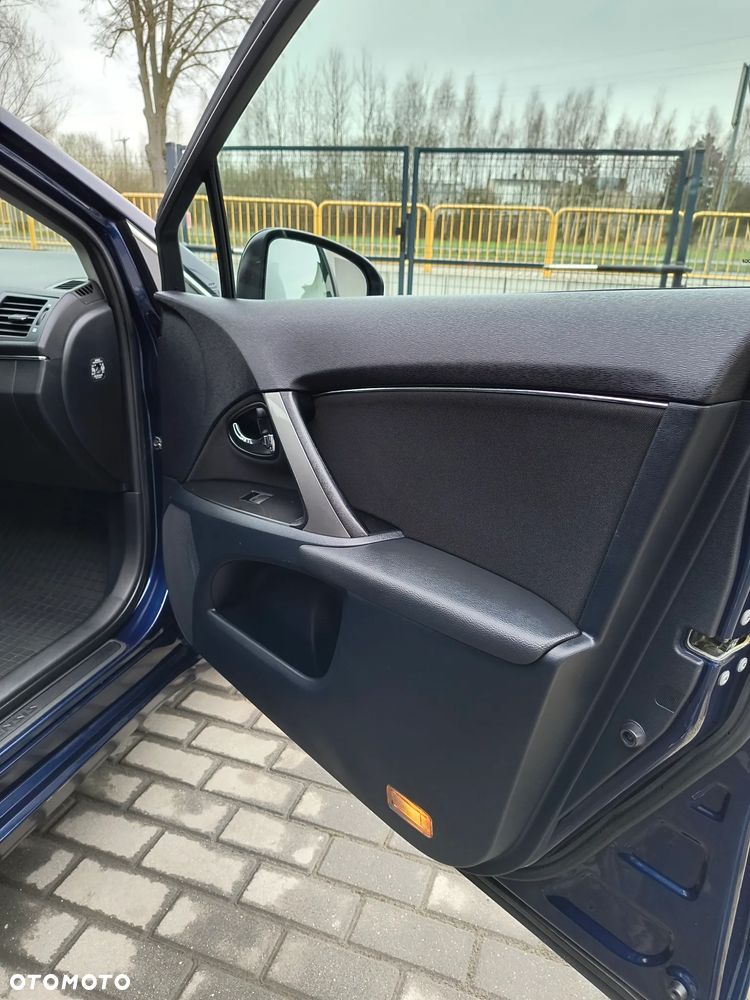 Toyota Avensis 2.0 D-4D Luna - 10
