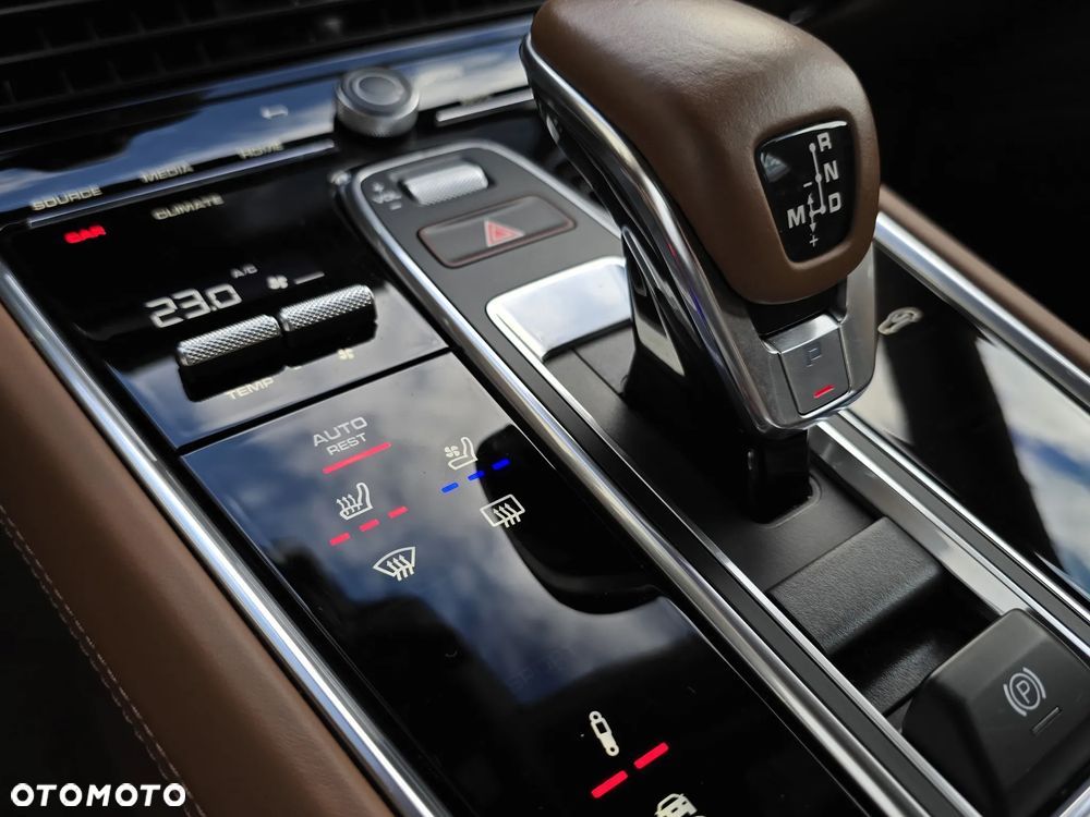 Porsche Panamera 4 Platinum Edition - 36