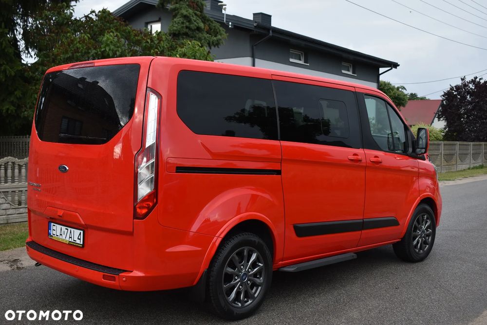 Ford Tourneo Custom - 12