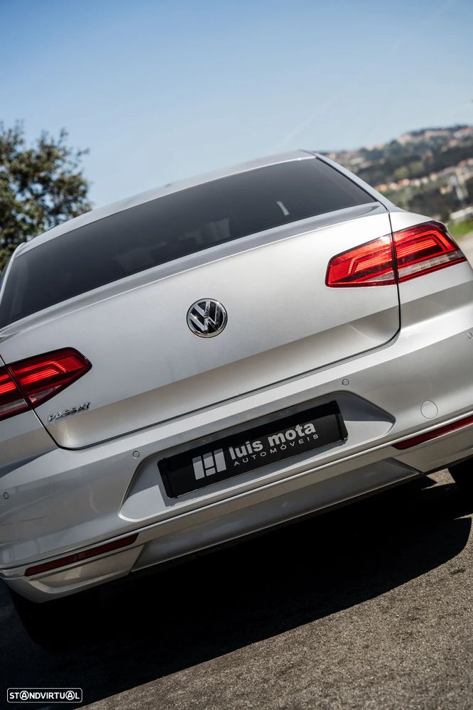 VW Passat 2.0 TDI Highline - 16
