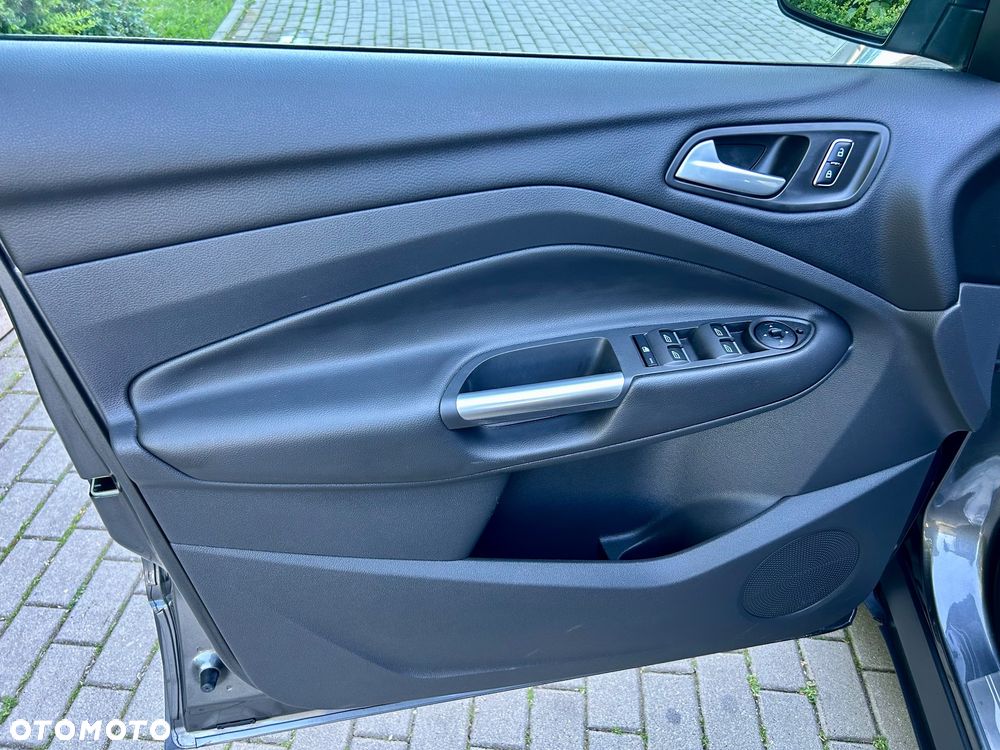 Ford Kuga 1.5 EcoBoost 2x4 Titanium - 34