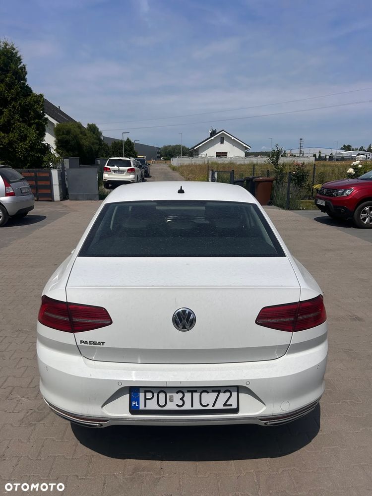 Volkswagen Passat ver-2-0-tdi-scr-trendline-dsg - 4