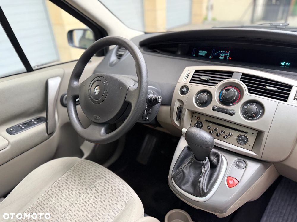 Renault Scenic 1.6 16V EXpression - 11