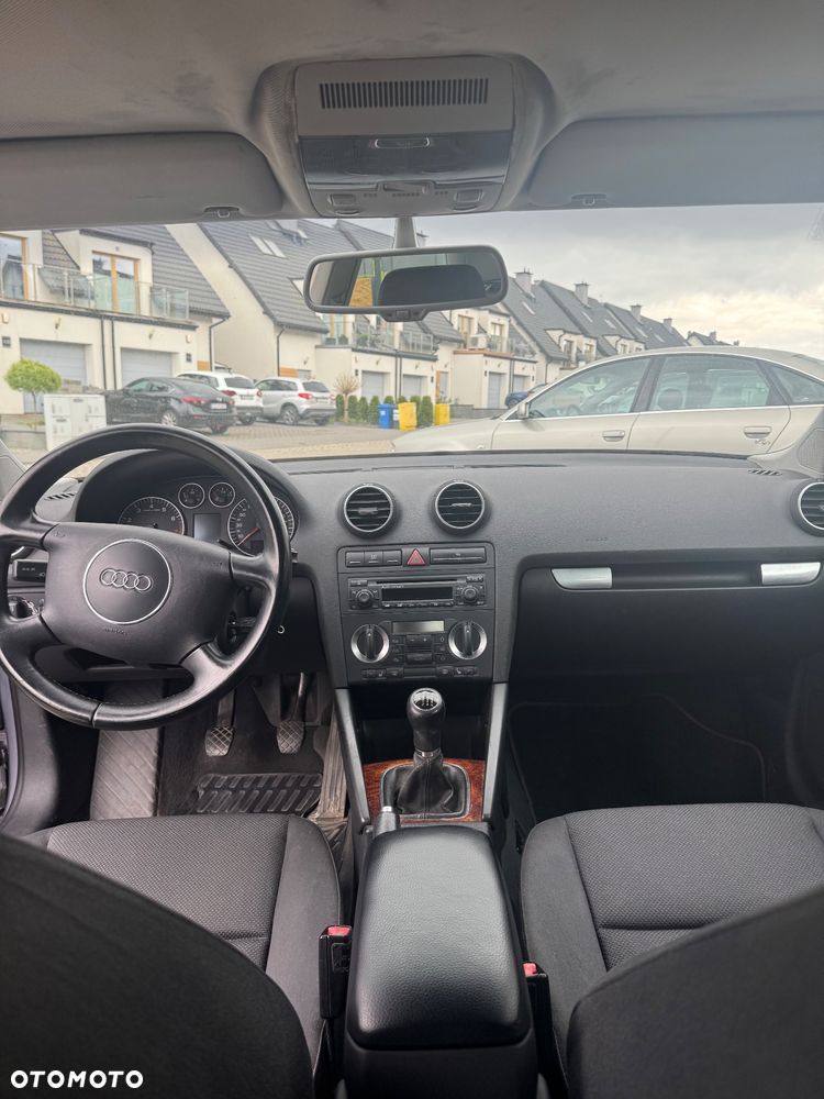 Audi A3 3-drzwiowe 1.6 FSI Attraction - 10