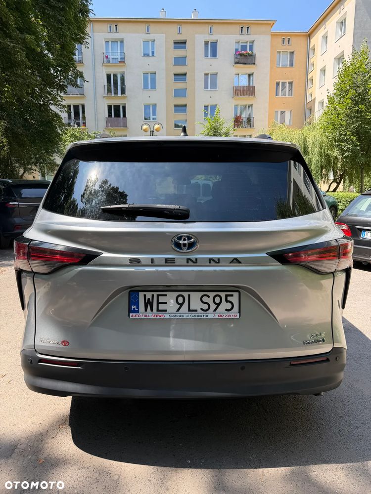 Toyota Sienna - 4