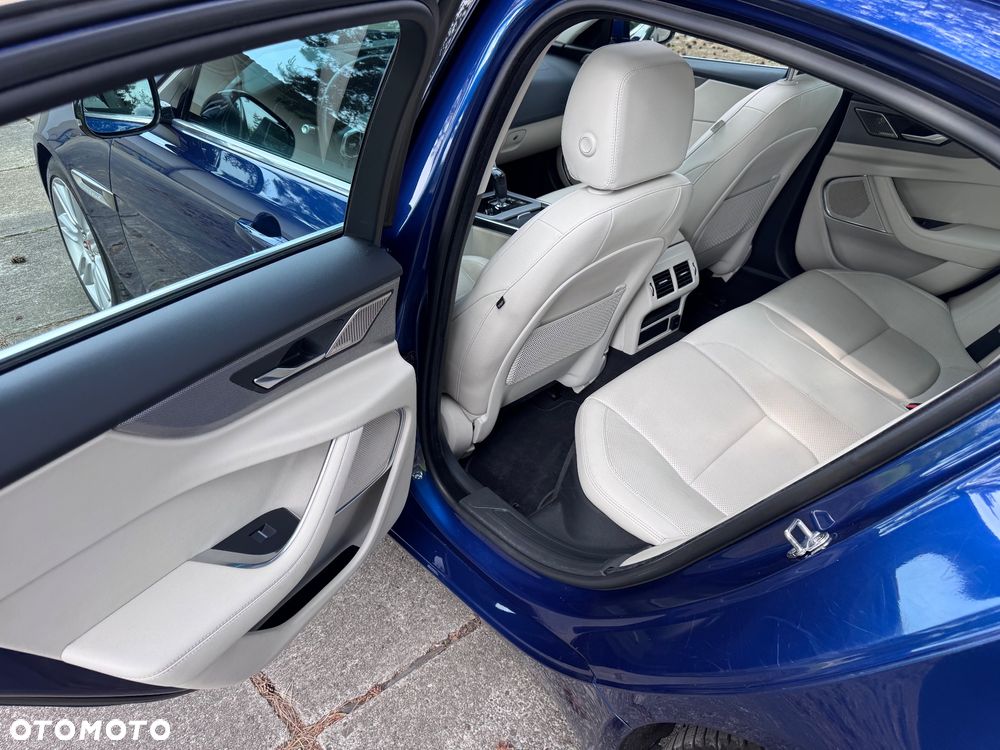 Jaguar XE 2.0 P250 SE - 18