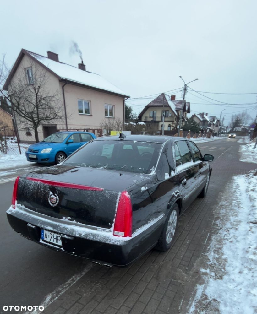 Cadillac DTS - 1