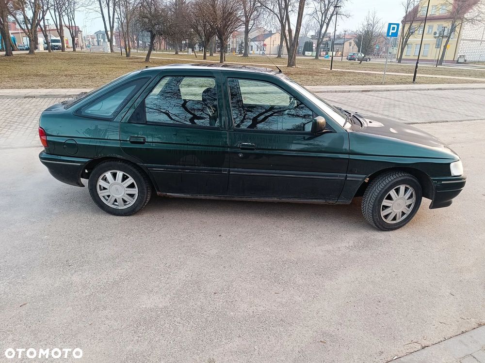 Ford Escort 1.6 CLX - 2