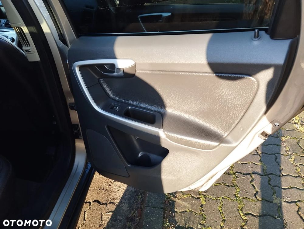 Volvo XC 60 D4 Momentum - 21