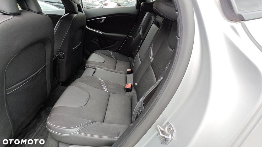 Volvo V40 D3 Drive-E SCR Momentum - 6