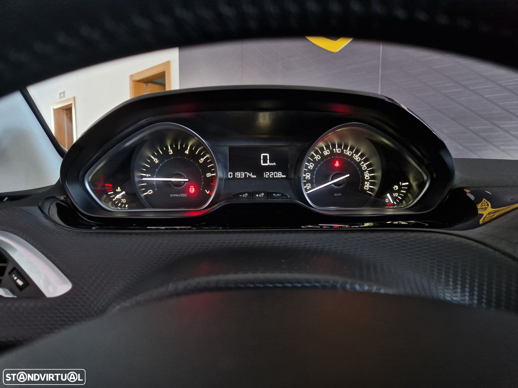 Peugeot 208 1.2 PureTech Signature - 17