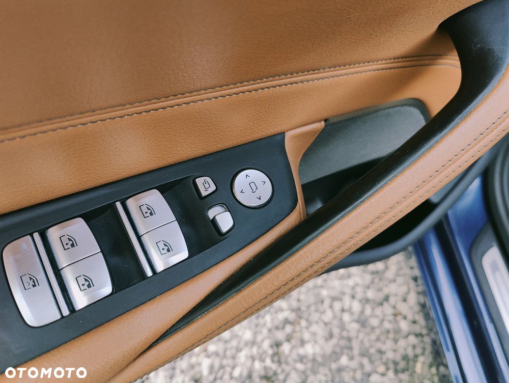 BMW Seria 5 540d xDrive mHEV - 14