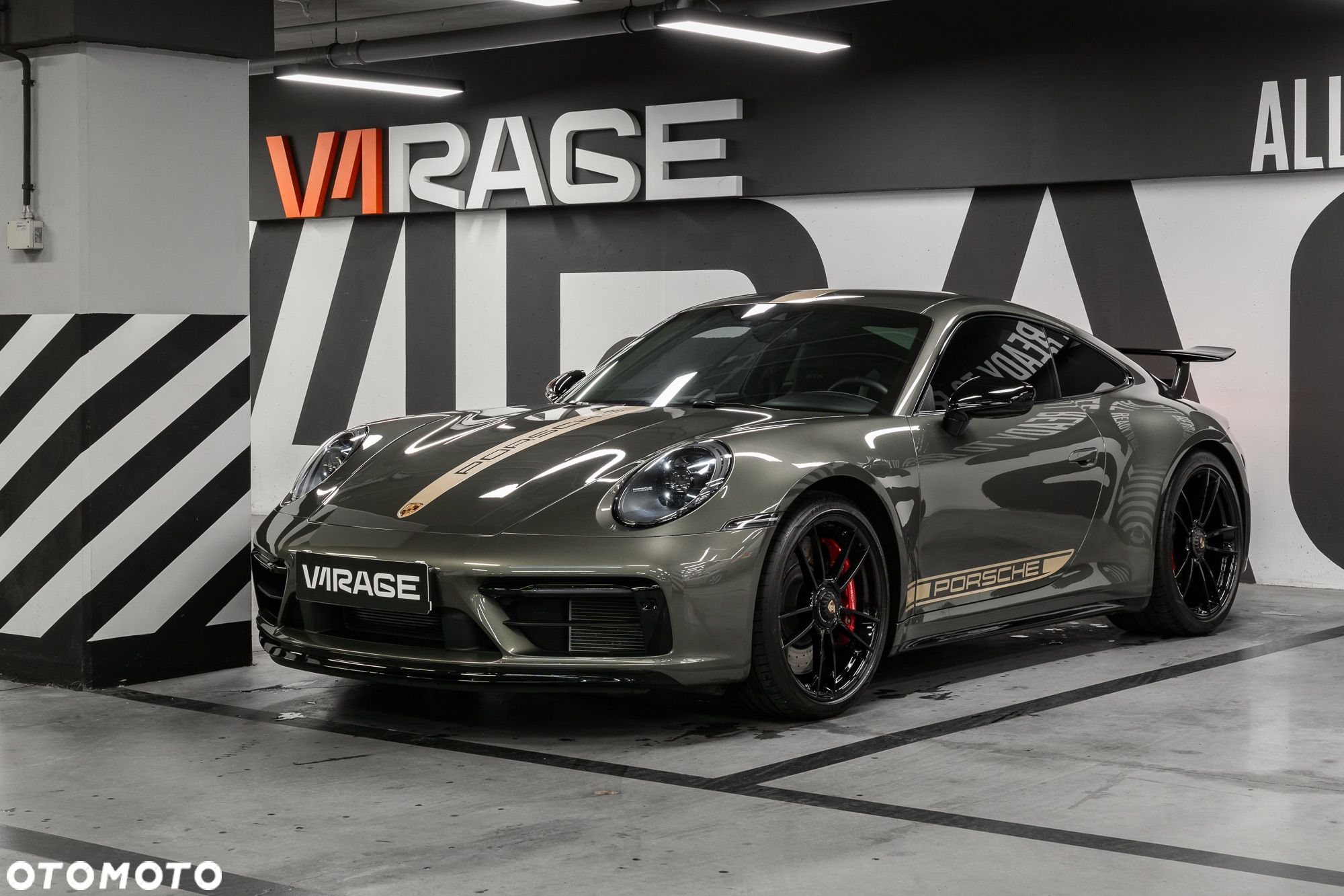 Porsche 911 Carrera 4 GTS - 1