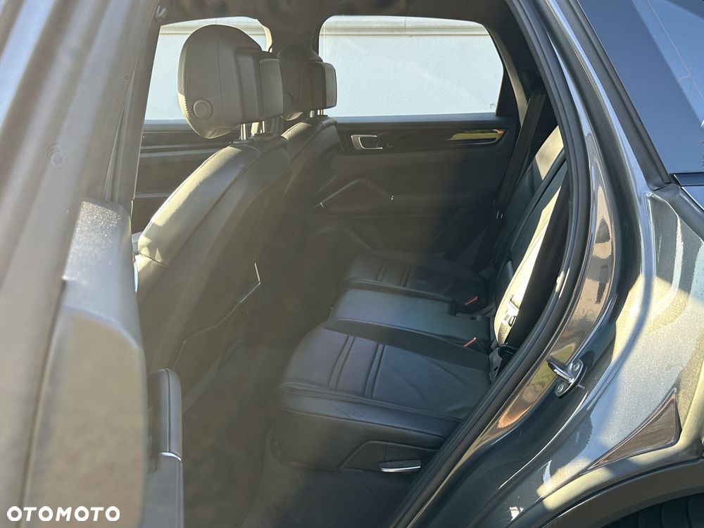 Porsche Cayenne - 16