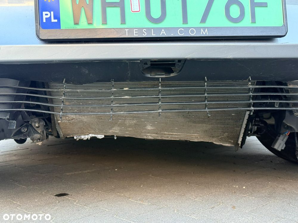 Tesla Model Y Long Range AWD - 32