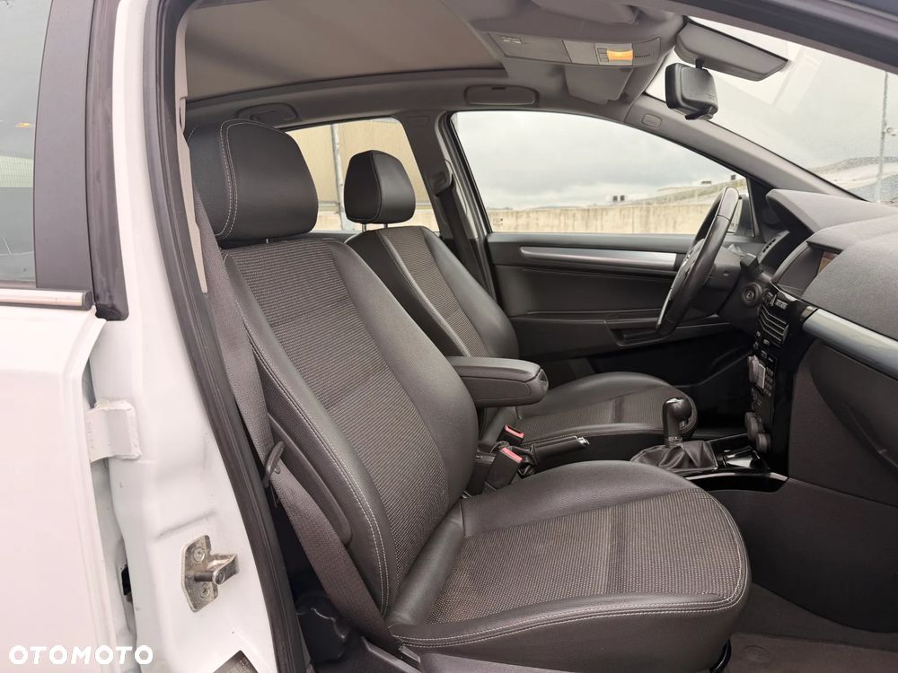 Opel Astra 1.6 Turbo White Edition - 14