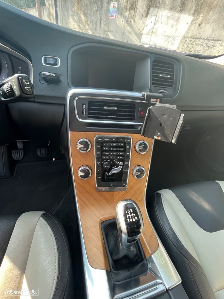 Volvo V60 Cross Country D3 Summum - 9