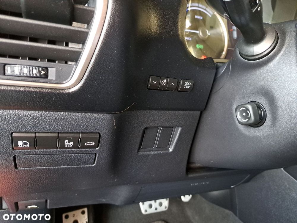Lexus NX 300h F Sport Edition AWD - 36