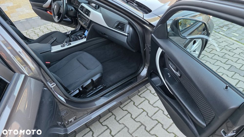 BMW Seria 3 320i Modern Line - 21