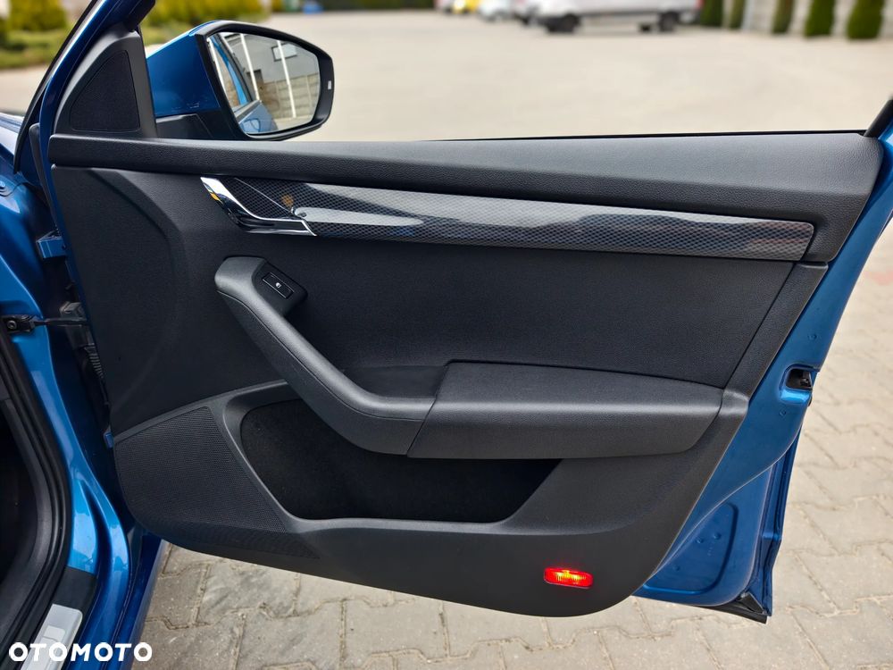 Skoda Octavia 2.0 TDI DSG RS - 19