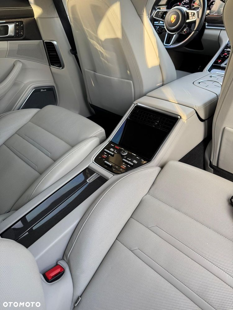 Porsche Panamera Turbo - 24