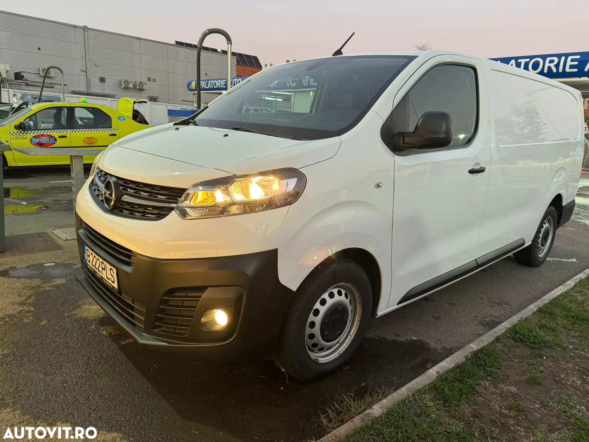 Opel Vivaro - 2
