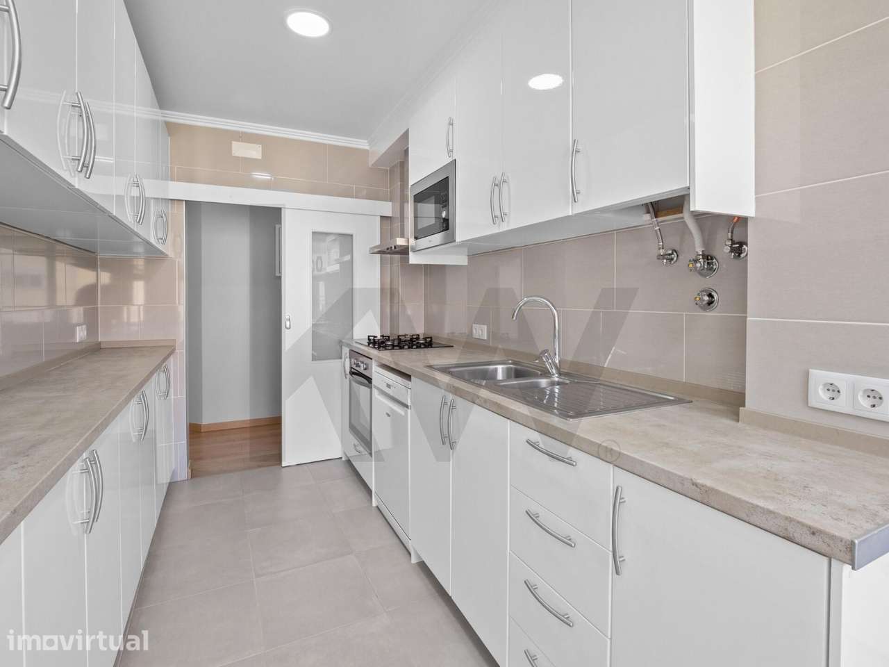 Apartamento T2 Renovado em Carcavelos - Zona sossegada, a 8 min da Pra - Grande imagem: 2/19