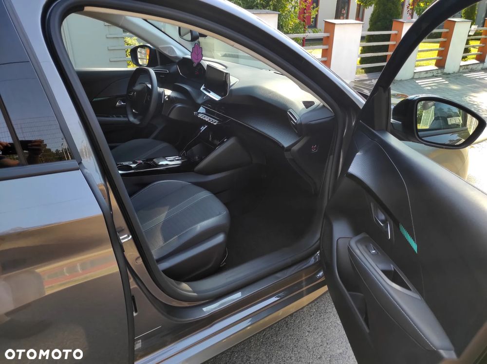 Peugeot 208 - 12