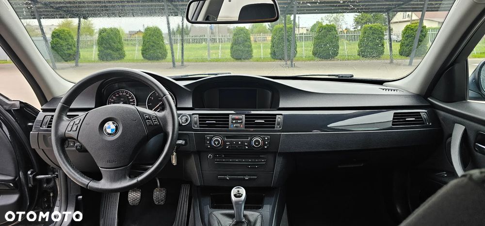 BMW Seria 3 320i - 27