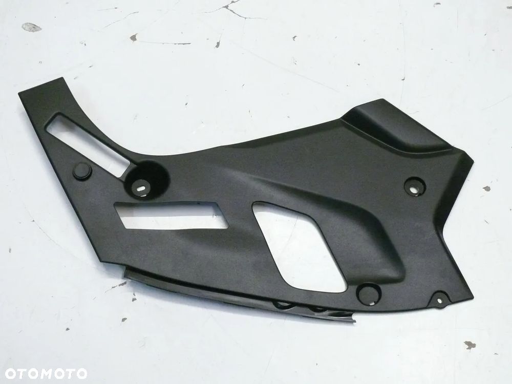 OSŁONA PRAWA KOMORY SILNIKA PASA REFLEKTORA BMW 5 G30 G31 2017