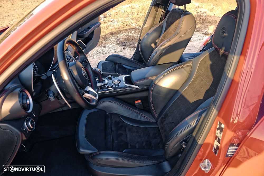 Alfa Romeo Giulia 2.0 T Estrema Q4 AT8 - 24