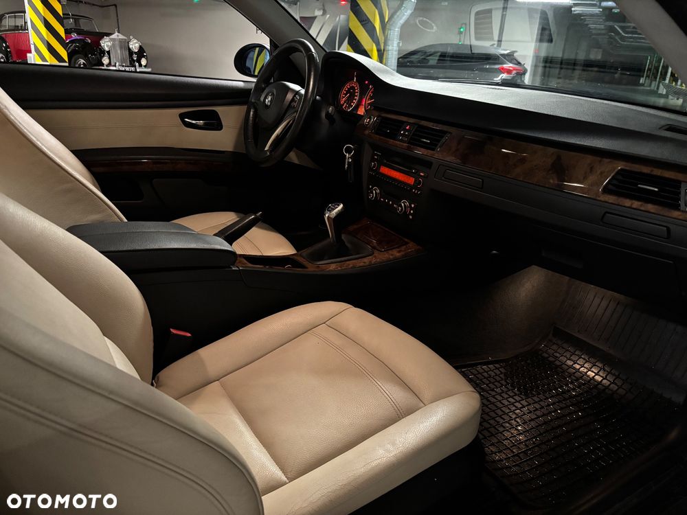 BMW Seria 3 325i M Sport Edition - 11