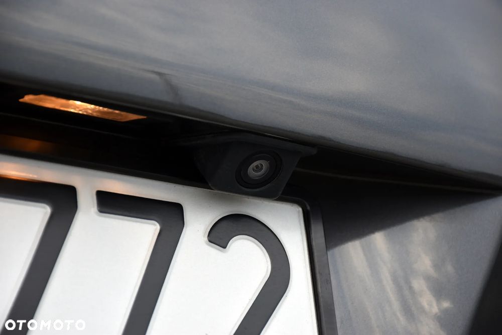 Peugeot 208 - 18