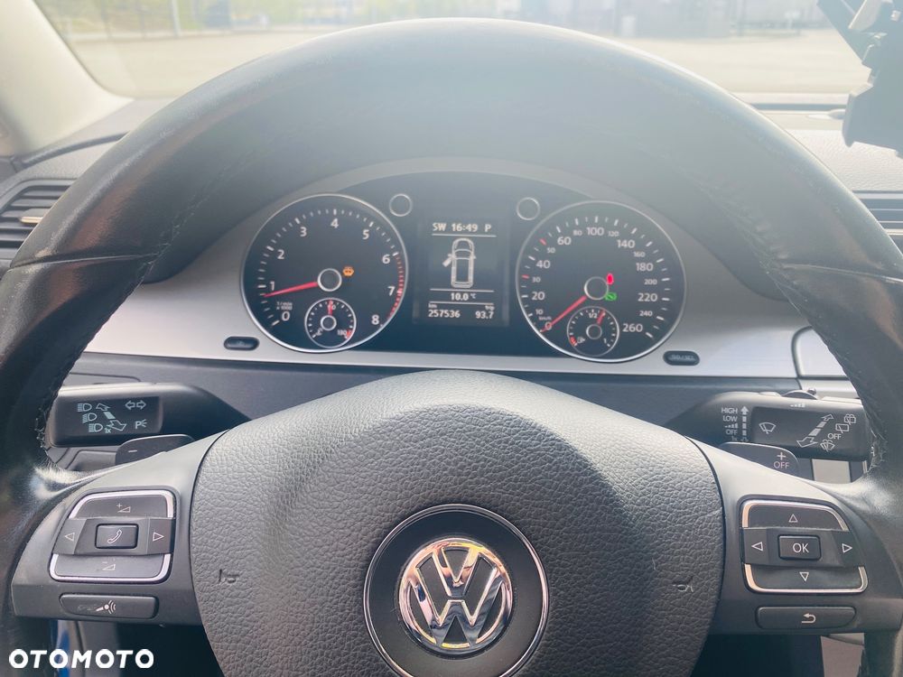 Volkswagen Passat - 11