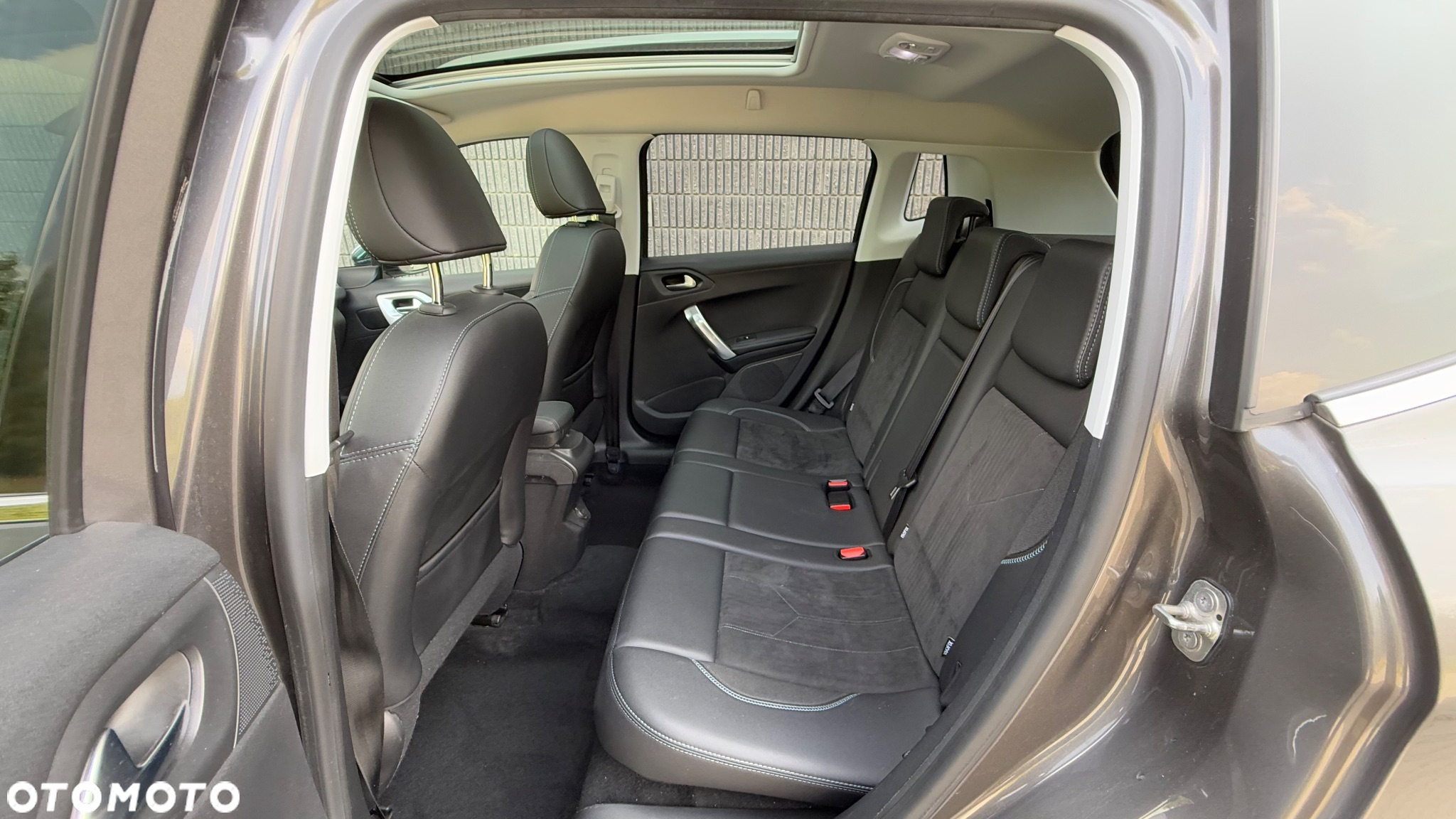 Peugeot 2008 1.6 BlueHDi Allure S&S - 20