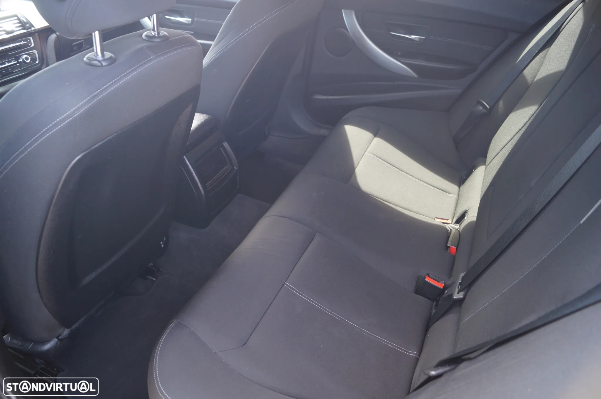 BMW 318 d Touring Auto - 11