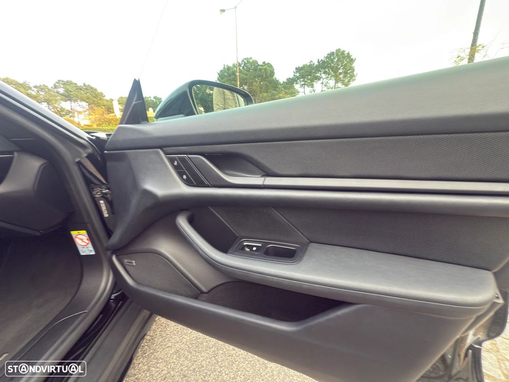 Porsche Taycan Cross Turismo 4 - 37