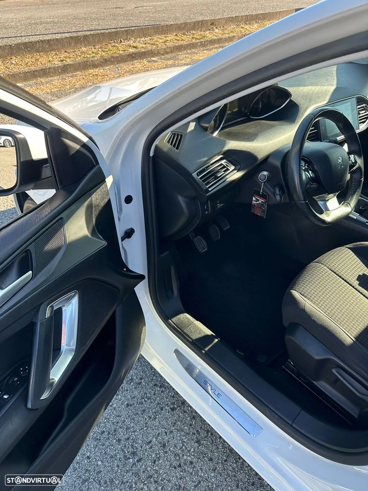 Peugeot 308 1.2 PureTech Style - 15